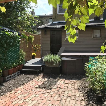 Love-Nest With Private Hot Tub Toronto Extérieur photo