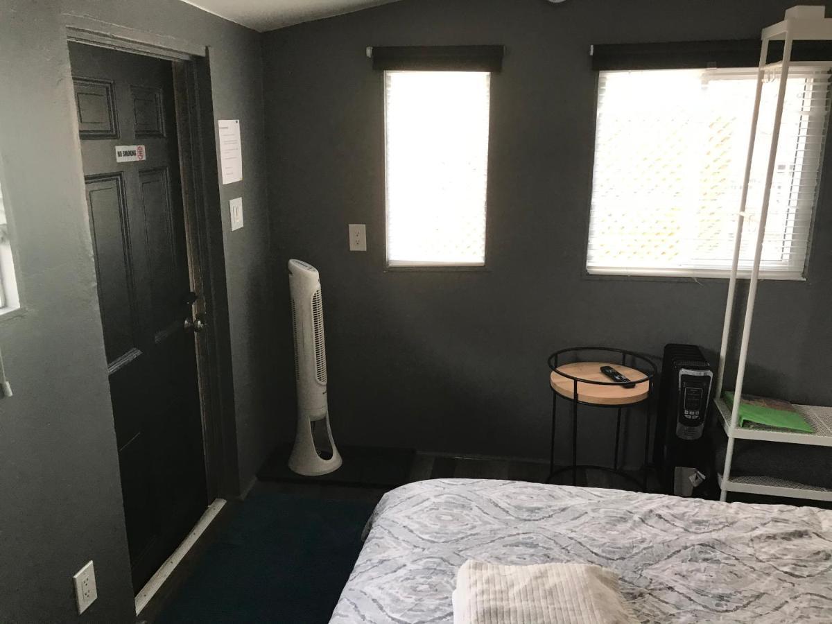 Love-Nest With Private Hot Tub Toronto Extérieur photo