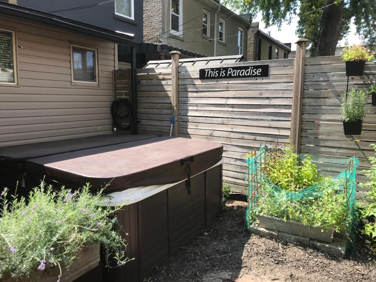 Love-Nest With Private Hot Tub Toronto Extérieur photo