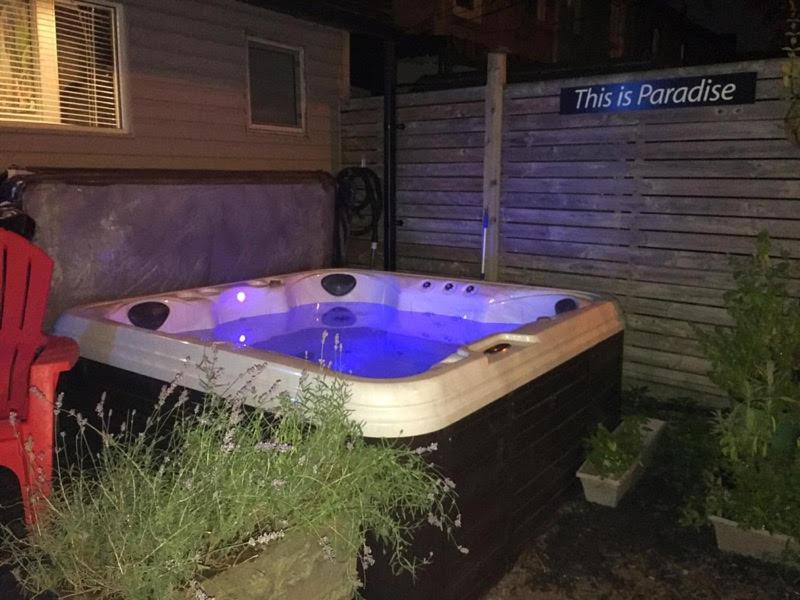 Love-Nest With Private Hot Tub Toronto Extérieur photo